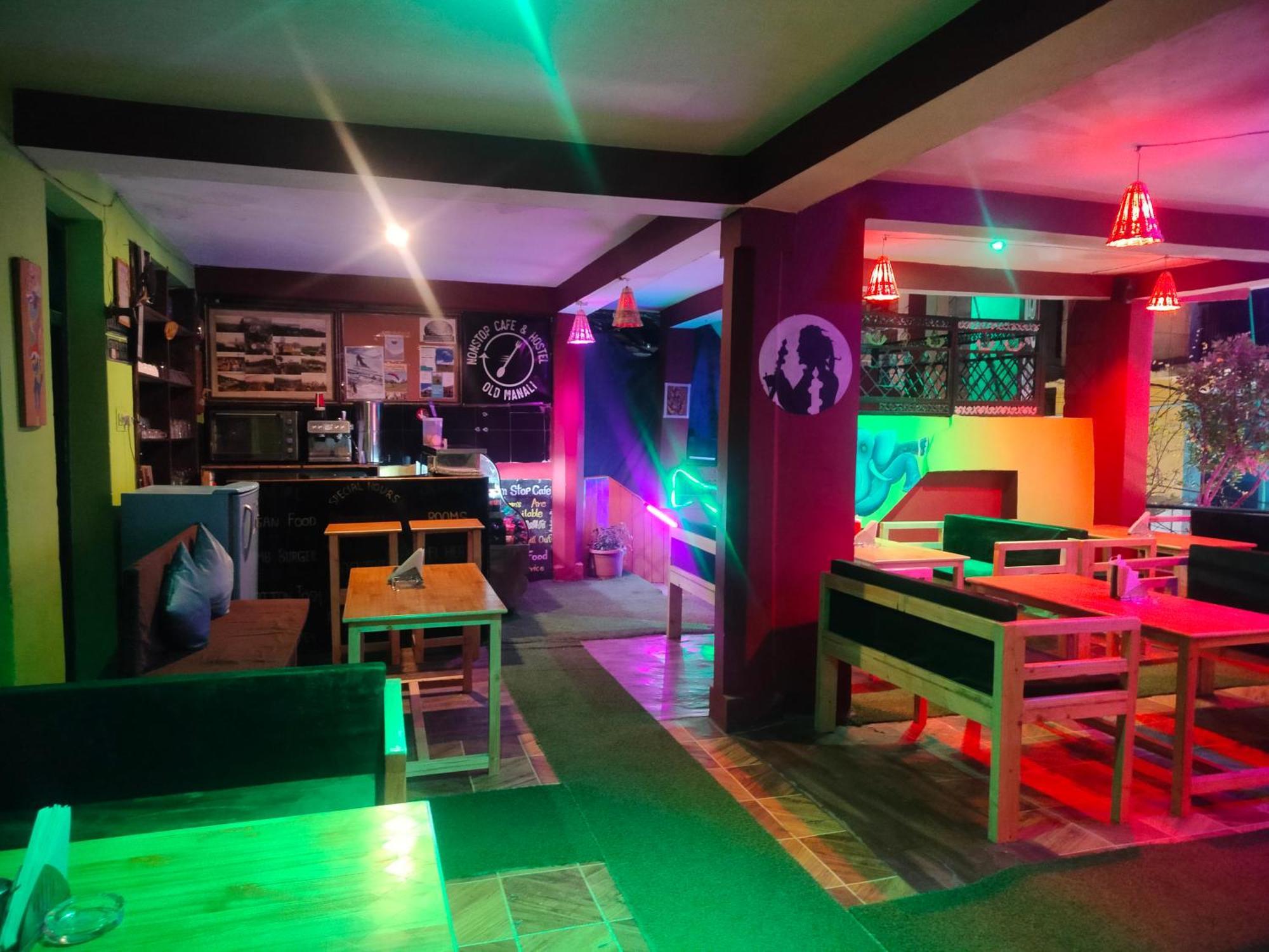 Non Stop Cafe Hostel & Stay Manāli Exteriér fotografie