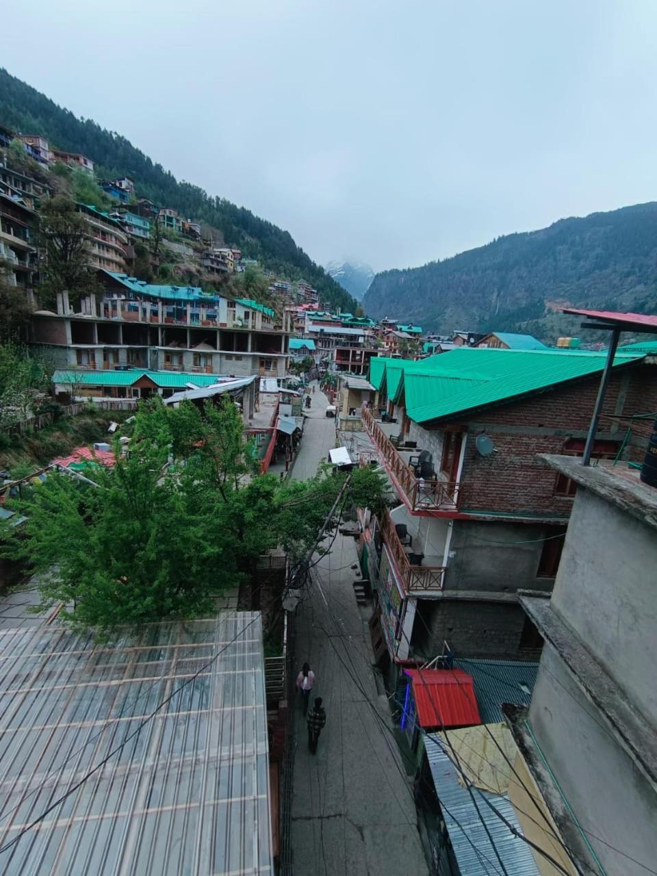 Non Stop Cafe Hostel & Stay Manāli Pokoj fotografie