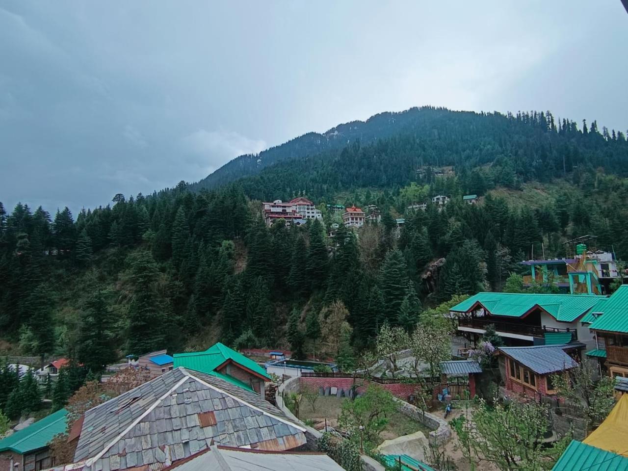 Non Stop Cafe Hostel & Stay Manāli Pokoj fotografie
