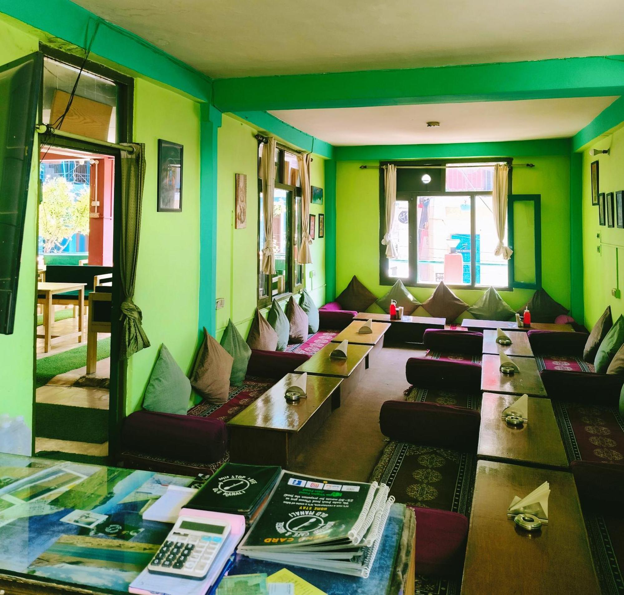Non Stop Cafe Hostel & Stay Manāli Exteriér fotografie